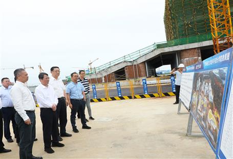 柳州市委書記吳煒、市長張壯到第十二分公司項目調(diào)研指導