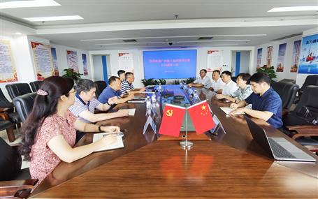 侯立林、李靜丹與廣西廣投臨港工業(yè)有限公司董事長(zhǎng)麥勇軍舉行工作會(huì)談